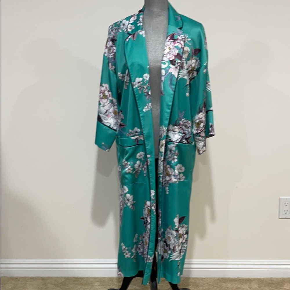 NWT! Sz 6 Topshop silky kimono beautiful details